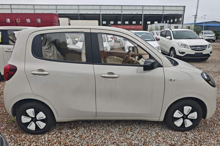 Used Wuling Hongguang MINIEV 2025 Four-Door Version Advanced Edition Exterior 2