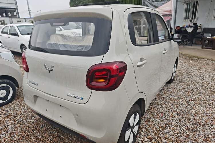 Used Wuling Hongguang MINIEV 2025 Four-Door Version Advanced Edition Exterior 3