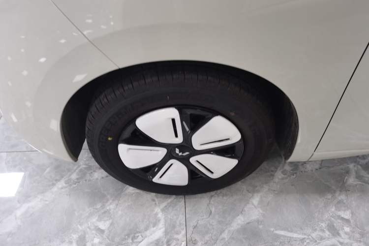 Used Wuling Hongguang MINIEV 2025 Four-Door Version Advanced Edition Exterior 7