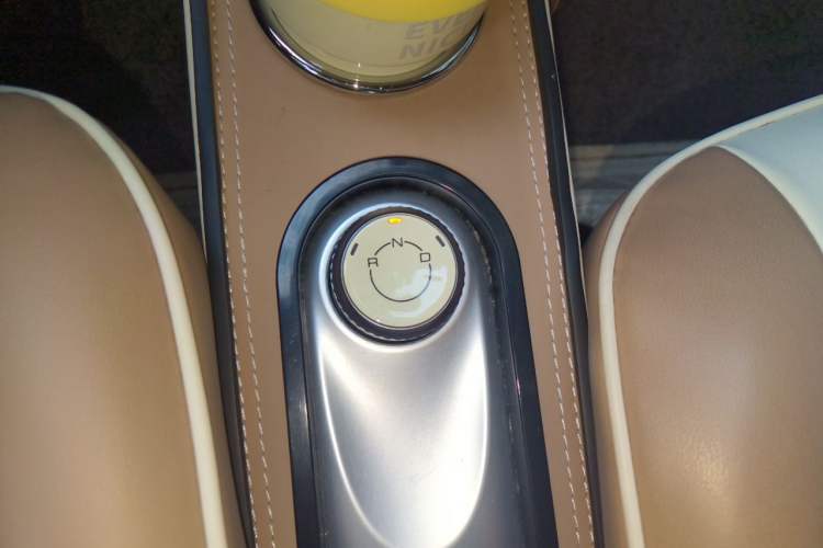 Used Wuling Hongguang MINIEV 2025 Four-Door Version Advanced Edition Gear Lever