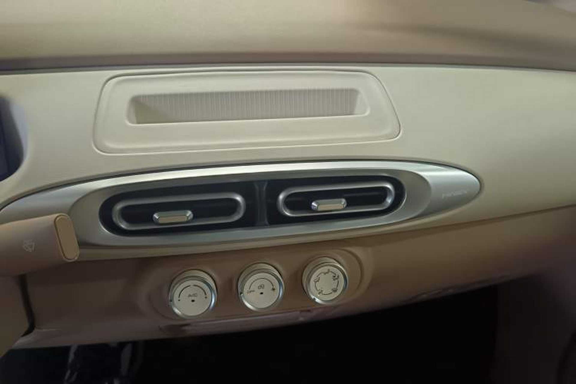Used Wuling Hongguang MINIEV 2025 Four-Door Version Advanced Edition Interior 2