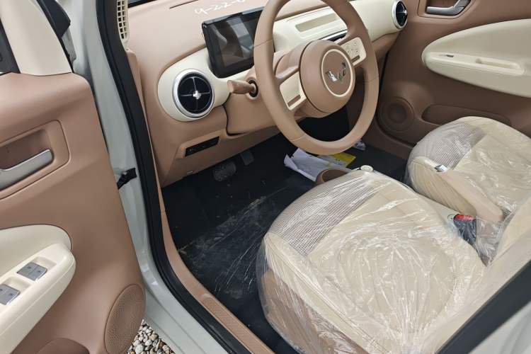 Used Wuling Hongguang MINIEV 2025 Four-Door Version Advanced Edition Interior 2