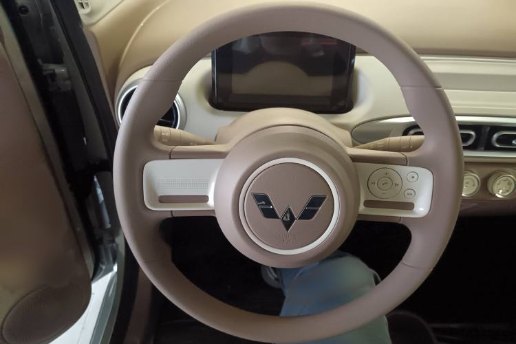 Used Wuling Hongguang MINIEV 2025 Four-Door Version Advanced Edition Interior 3