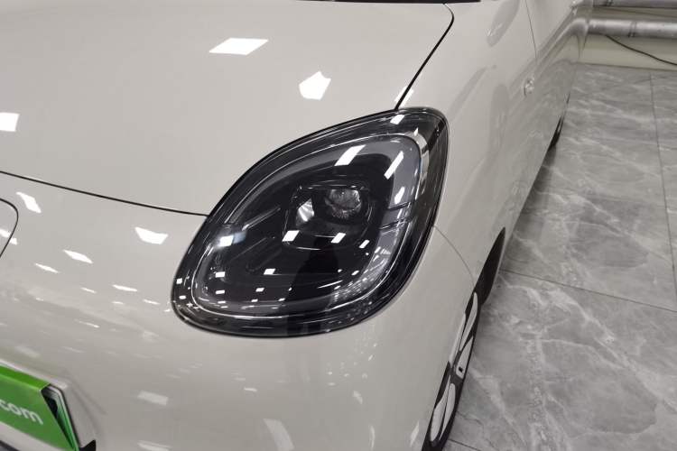 Used Wuling Hongguang MINIEV 2025 Four-Door Version Advanced Edition Left Front Headlight