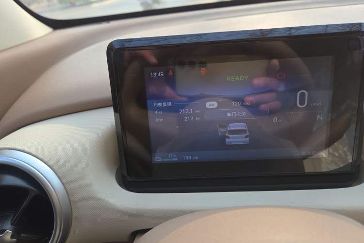 Used Wuling Hongguang MINIEV 2025 Four-Door Version Advanced Edition Odometer Close Up