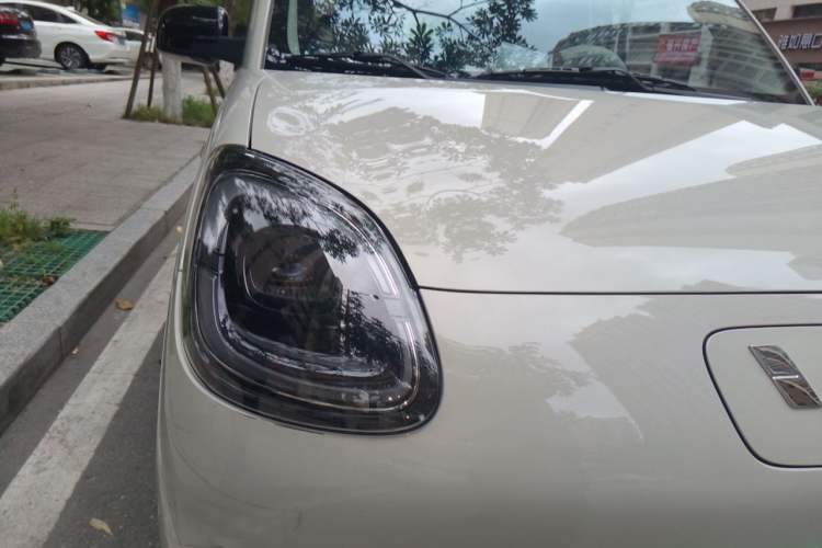 Used Wuling Hongguang MINIEV 2025 Four-Door Version Advanced Edition Right Front Headlight