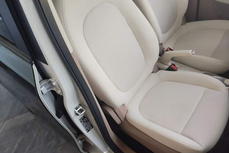 Used Wuling Hongguang MINIEV 2025 Four-Door Version Advanced Edition Right Front Seat