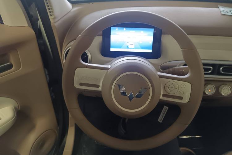 Used Wuling Hongguang MINIEV 2025 Four-Door Version Advanced Edition Steering Wheel
