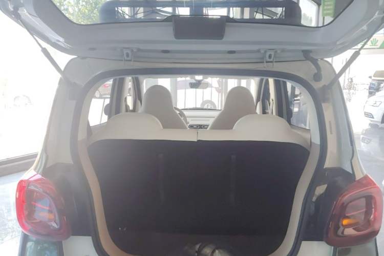 Used Wuling Hongguang MINIEV 2025 Four-Door Version Advanced Edition Trunk