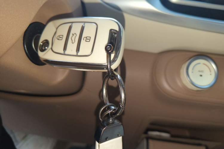 Used Wuling Hongguang MINIEV 2025 Four-Door Version Advanced Edition Vehicle Key