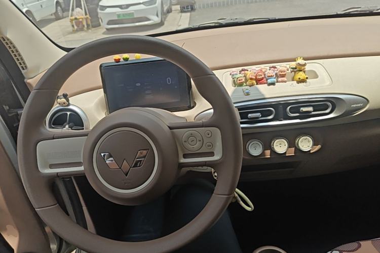 Used Wuling Hongguang MINIEV 2025 Four-Door Version Advanced Edition Center Console