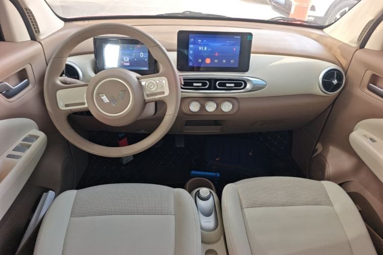 Used Wuling Hongguang MINIEV 2025 Four-Door Version Premium Edition Center Console