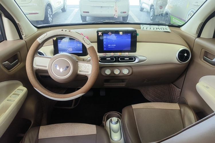 Used Wuling Hongguang MINIEV 2025 Four-Door Version Zhenxiang+ Edition Center Console