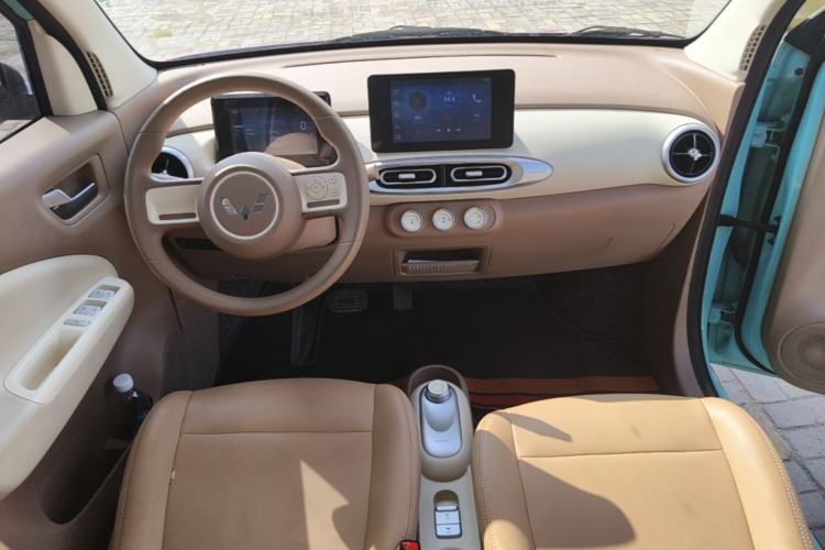 Used Wuling Hongguang MINIEV 2025 Four-Door Version Premium Edition Center Console