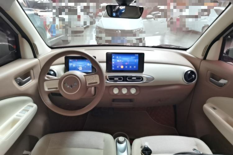 Used Wuling Hongguang MINIEV 2025 Four-Door Version Premium Edition Center Console