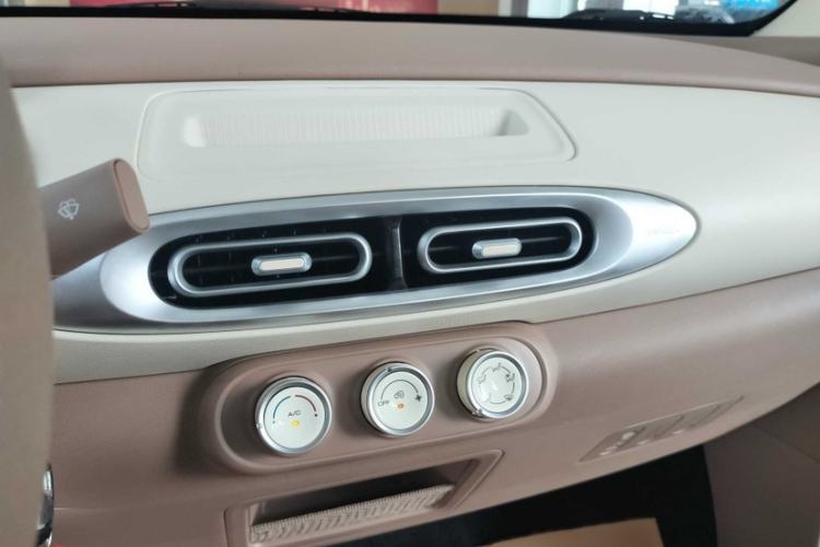 Used Wuling Hongguang MINIEV 2025 Four-Door Version Advanced Edition Audio And AC Panel