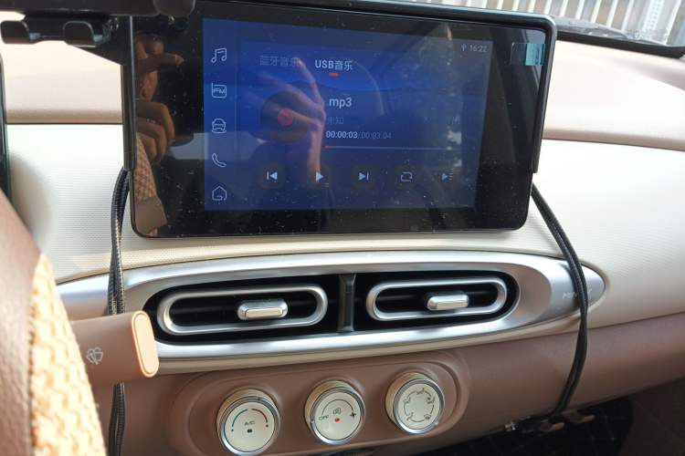 Used Wuling Hongguang MINIEV 2025 Four-Door Version Zhenxiang+ Edition Audio And AC Panel
