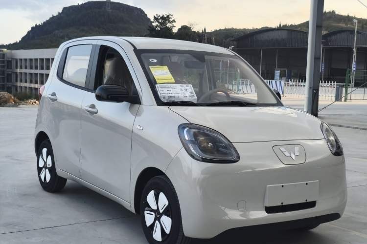 Used Wuling Hongguang MINIEV 2025 Four-Door Version Advanced Edition Exterior 2
