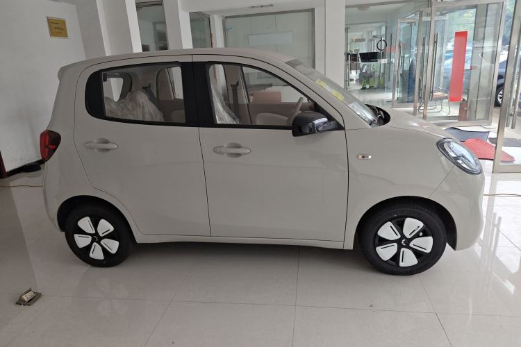 Used Wuling Hongguang MINIEV 2025 Four-Door Version Advanced Edition Exterior 2