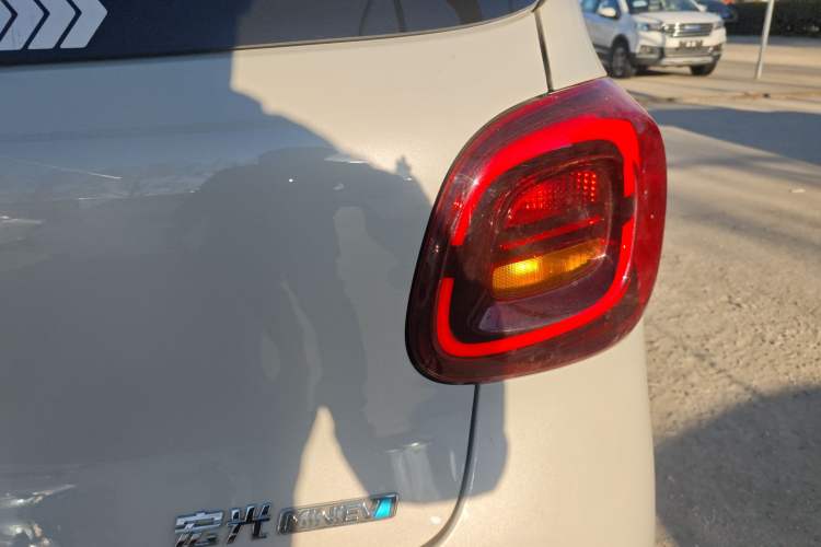 Used Wuling Hongguang MINIEV 2025 Four-Door Version Zhenxiang+ Edition Exterior 3