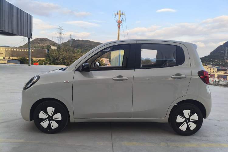 Used Wuling Hongguang MINIEV 2025 Four-Door Version Advanced Edition Exterior 3