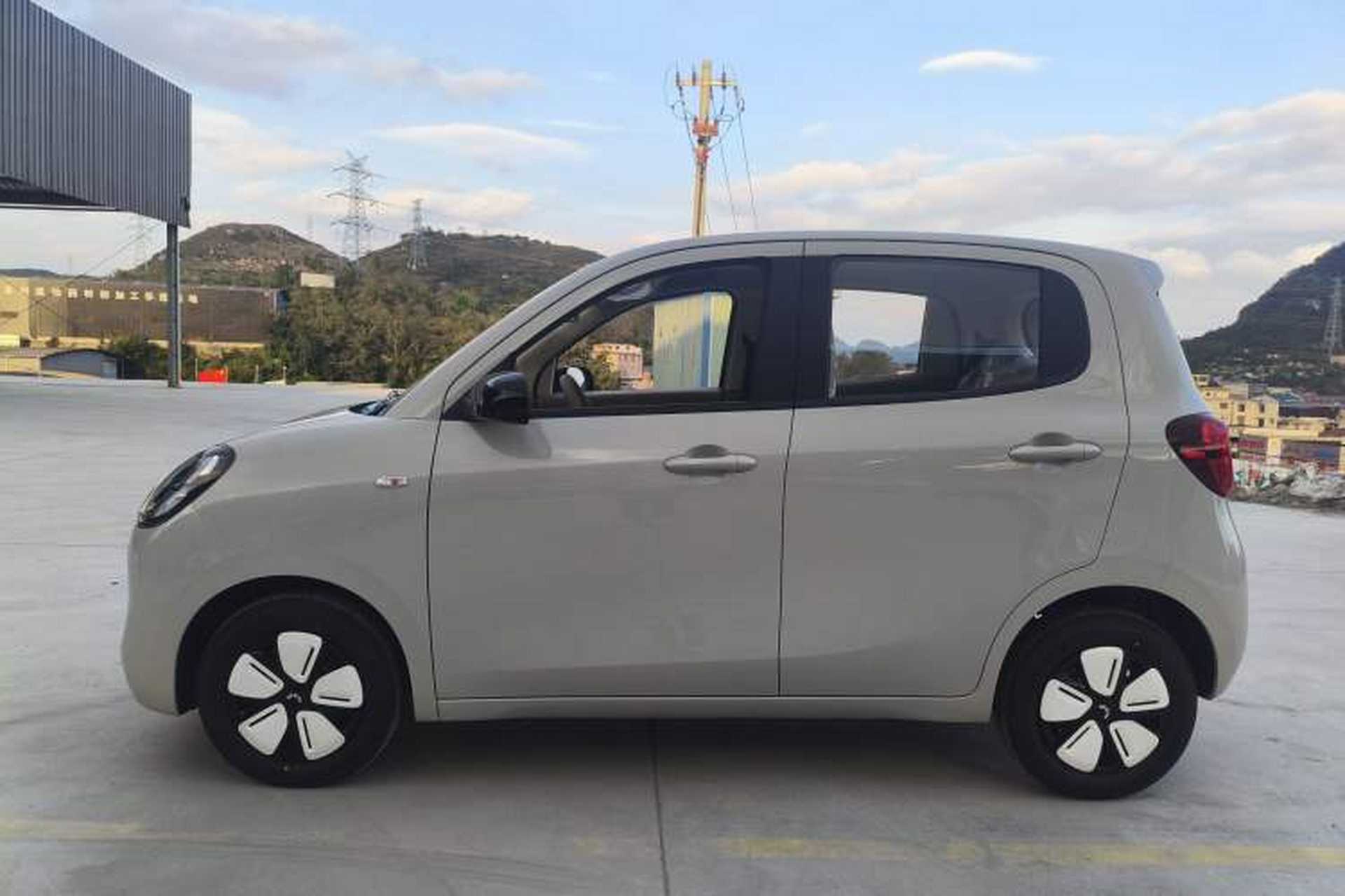 Used Wuling Hongguang MINIEV 2025 Four-Door Version Advanced Edition Exterior 3