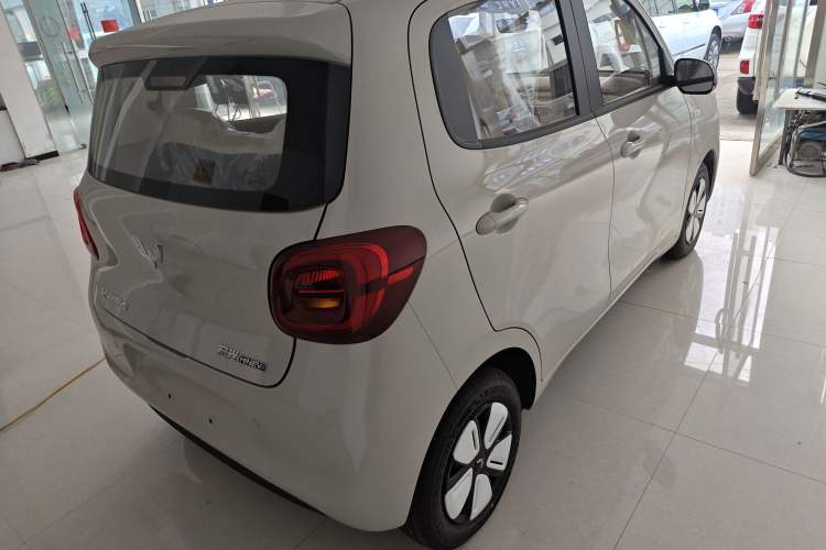 Used Wuling Hongguang MINIEV 2025 Four-Door Version Advanced Edition Exterior 3