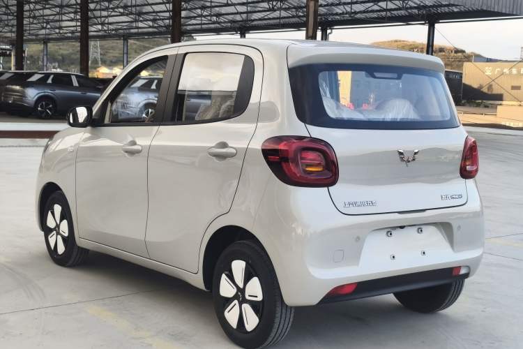 Used Wuling Hongguang MINIEV 2025 Four-Door Version Advanced Edition Exterior 4