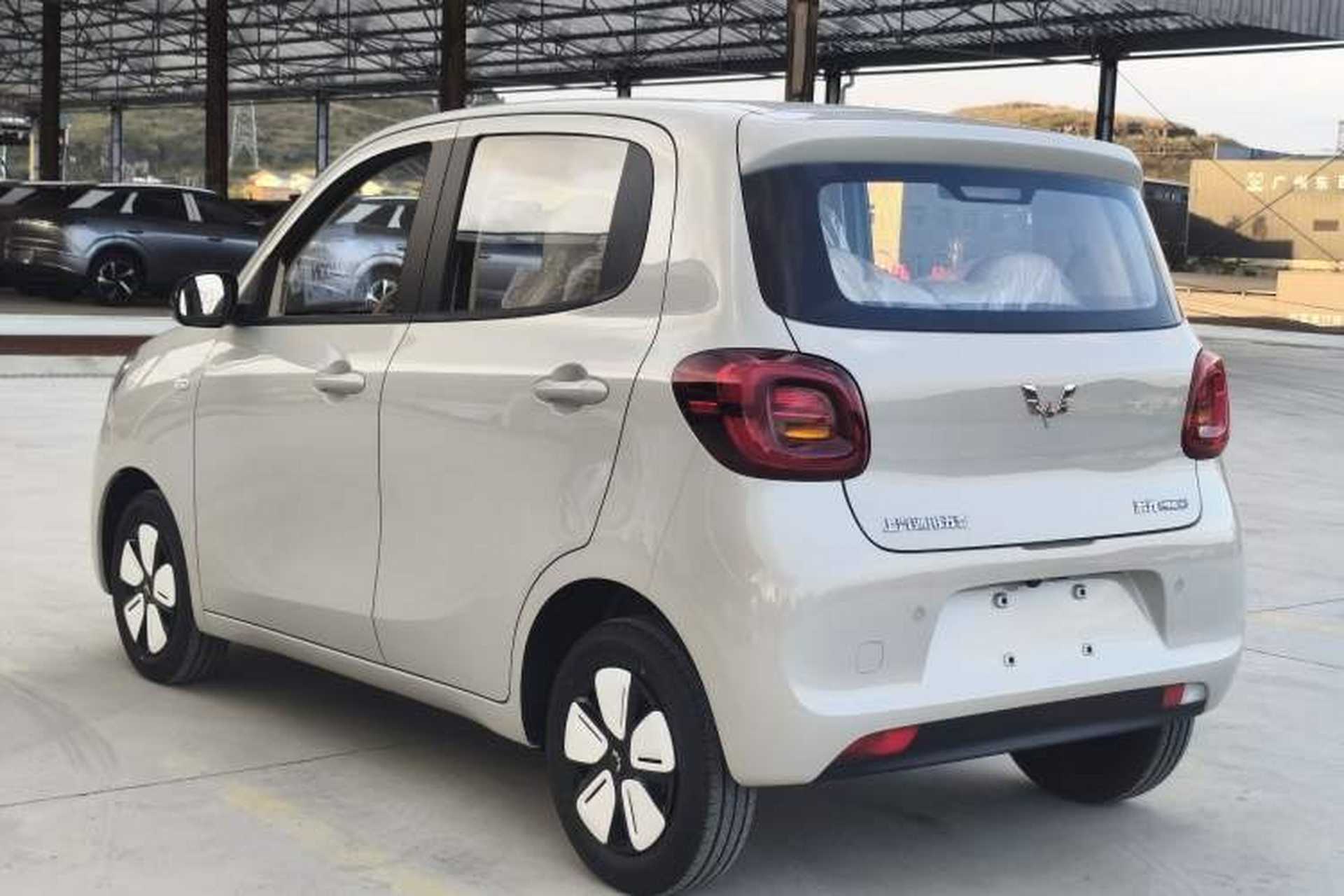 Used Wuling Hongguang MINIEV 2025 Four-Door Version Advanced Edition Exterior 4
