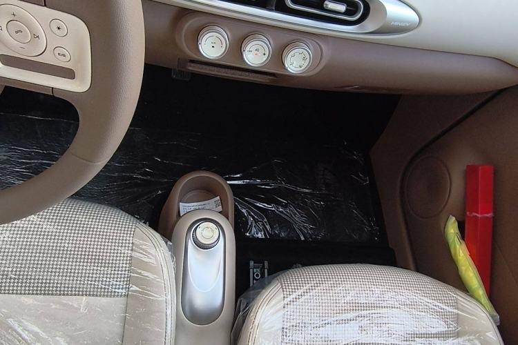 Used Wuling Hongguang MINIEV 2025 Four-Door Version Advanced Edition Gear Lever