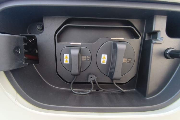 Used Wuling Hongguang MINIEV 2025 Four-Door Version Advanced Edition Interior 1
