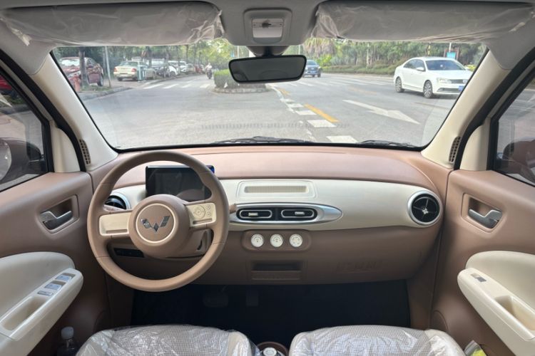 Used Wuling Hongguang MINIEV 2025 Four-Door Version Advanced Edition Interior 1