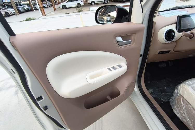 Used Wuling Hongguang MINIEV 2025 Four-Door Version Advanced Edition Interior 12