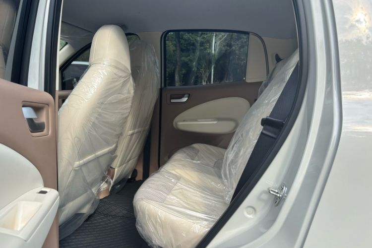 Used Wuling Hongguang MINIEV 2025 Four-Door Version Advanced Edition Interior 3