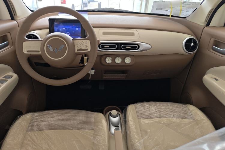 Used Wuling Hongguang MINIEV 2025 Four-Door Version Advanced Edition Interior 3