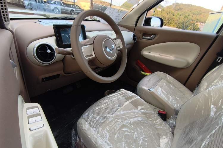 Used Wuling Hongguang MINIEV 2025 Four-Door Version Advanced Edition Interior 5