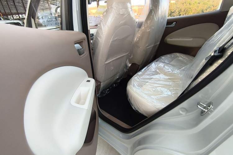 Used Wuling Hongguang MINIEV 2025 Four-Door Version Advanced Edition Interior 8