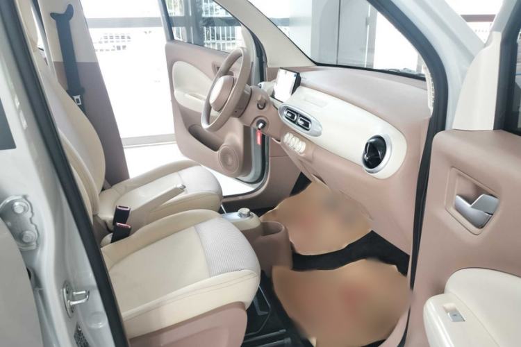 Used Wuling Hongguang MINIEV 2025 Four-Door Version Advanced Edition Interior 8