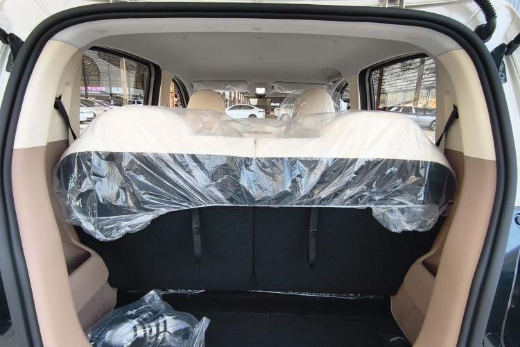 Used Wuling Hongguang MINIEV 2025 Four-Door Version Advanced Edition Interior 9