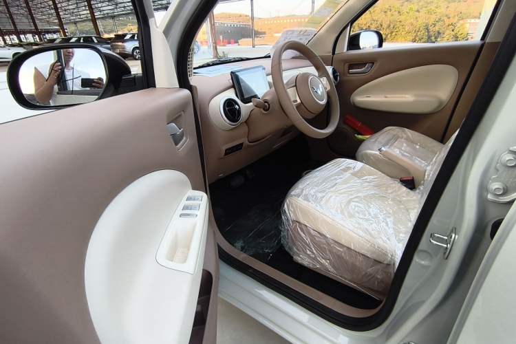 Used Wuling Hongguang MINIEV 2025 Four-Door Version Advanced Edition Left Front Seat