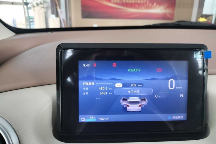 Used Wuling Hongguang MINIEV 2025 Four-Door Version Advanced Edition Odometer Close Up