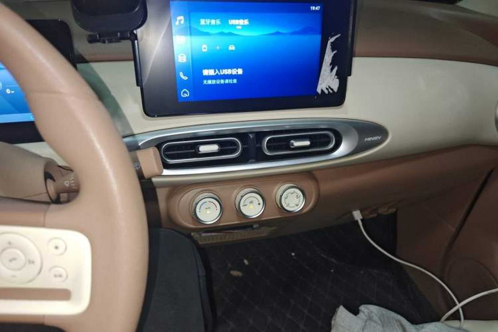 Used Wuling Hongguang MINIEV 2025 Four-Door Version Zhenxiang+ Edition Audio And AC Panel
