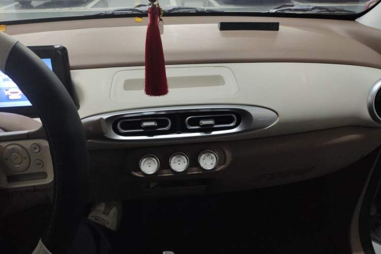 Used Wuling Hongguang MINIEV 2025 Four-Door Version Advanced Edition Audio And AC Panel