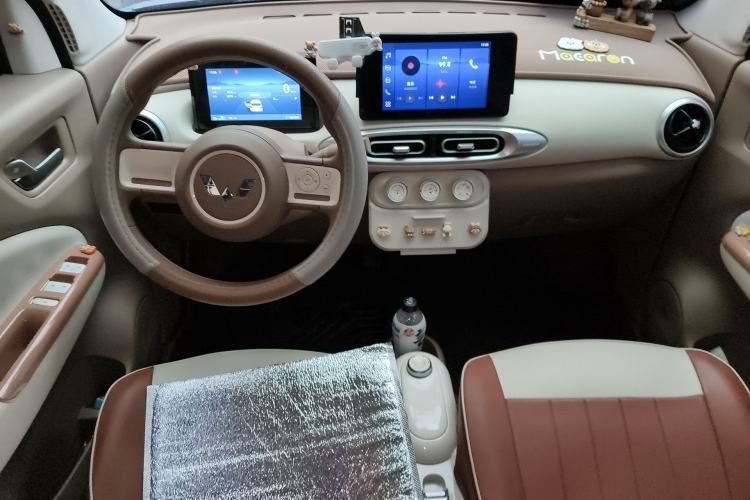 Used Wuling Hongguang MINIEV 2025 Four-Door Version Zhenxiang+ Edition Center Console
