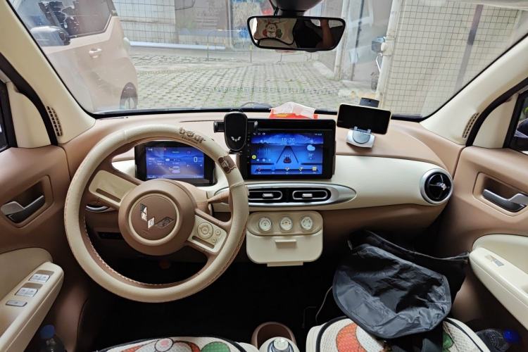 Used Wuling Hongguang MINIEV 2025 Four-Door Version Advanced Edition Center Console