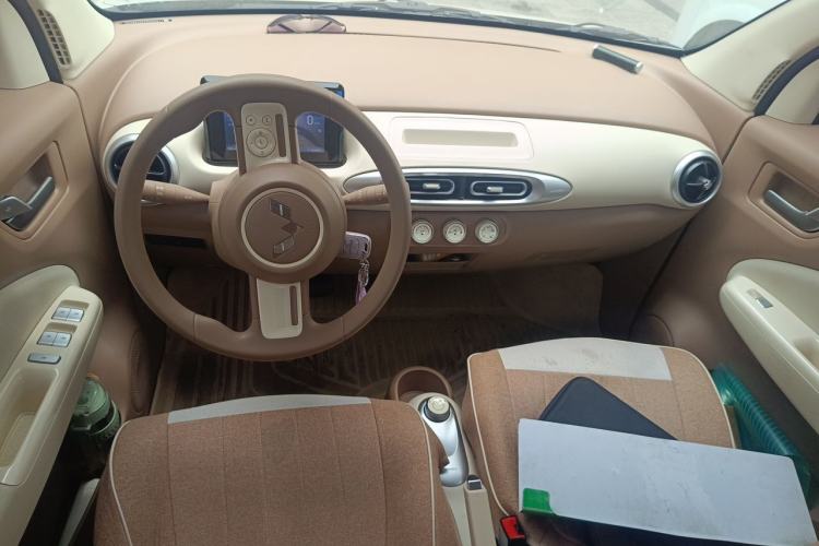 Used Wuling Hongguang MINIEV 2025 Four-Door Version Advanced Edition Center Console