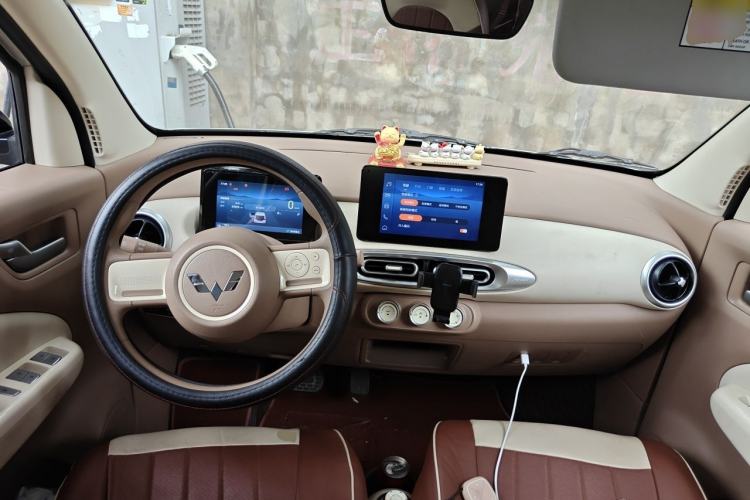 Used Wuling Hongguang MINIEV 2025 Four-Door Version Premium Edition Center Console