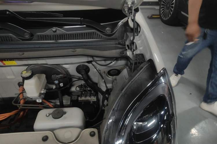 Used Wuling Hongguang MINIEV 2025 Four-Door Version Zhenxiang+ Edition Engine Bay Left
