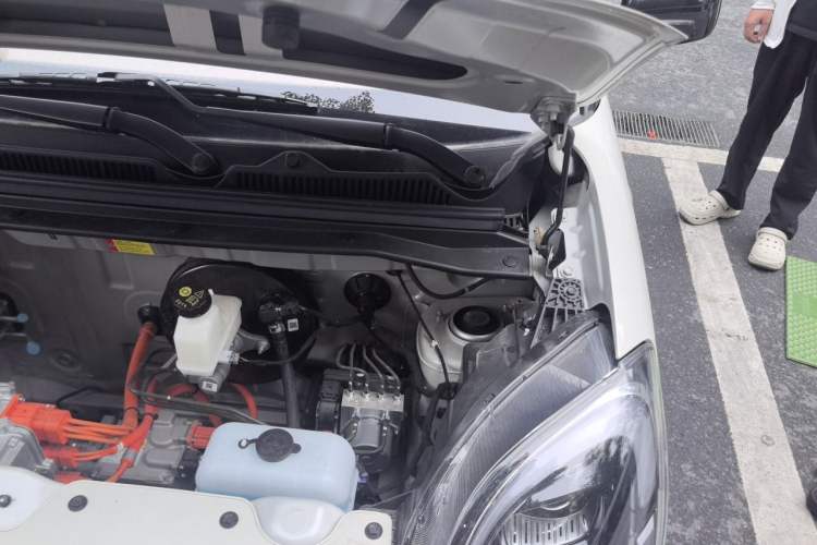 Used Wuling Hongguang MINIEV 2025 Four-Door Version Zhenxiang+ Edition Engine Bay Left