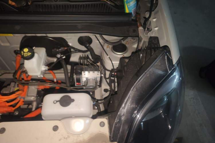 Used Wuling Hongguang MINIEV 2025 Four-Door Version Zhenxiang+ Edition Engine Bay Left